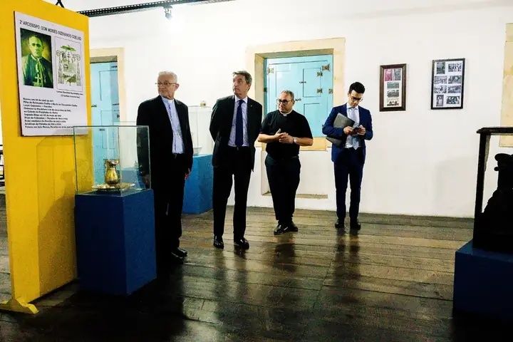Foto 5 de 19 — A visita do Embaixador Alessandro Cortese ao Centro Cultural São Francisco