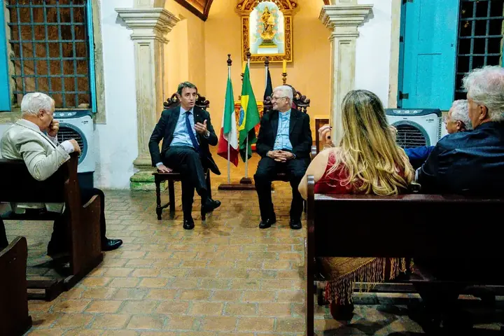 Foto 12 de 19 — A visita do Embaixador Alessandro Cortese ao Centro Cultural São Francisco