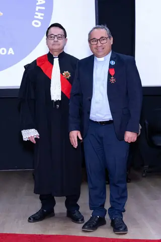 Foto 8 de 8 — Padre Marcondes Meneses recebe a Comenda da Ordem do Mérito Judiciário do Trabalho Epitácio Pessoa