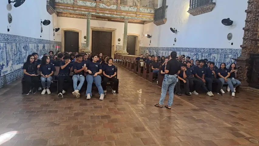Foto 2 de 3 — Visita do Colégio Zuleide Constantino - 09 de abril de 2026