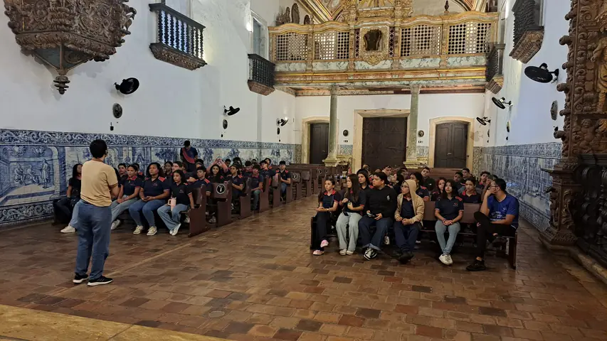 Foto 2 de 3 — Visita do Colégio Atitude - 12 de maio de 2026