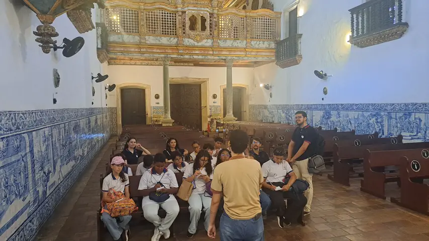 Foto 2 de 3 — Visita do Colégio Sagrada Família - 28 de maio de 2026